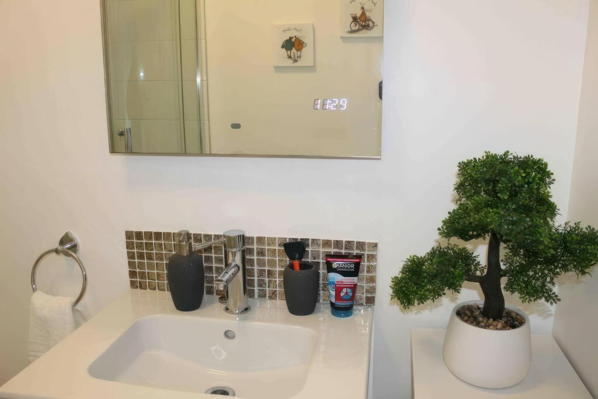 Lovely 2 Bed 2 Bath Flat With Free Parking Poole Exterior foto
