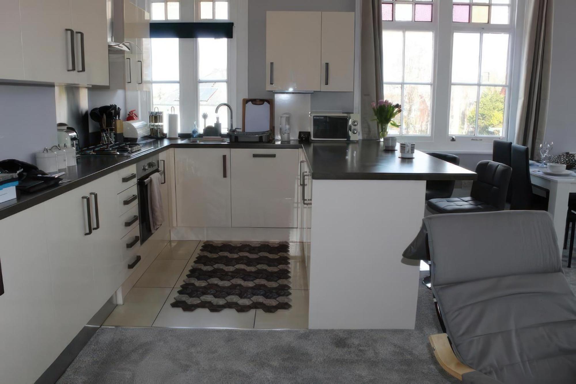 Lovely 2 Bed 2 Bath Flat With Free Parking Poole Exterior foto