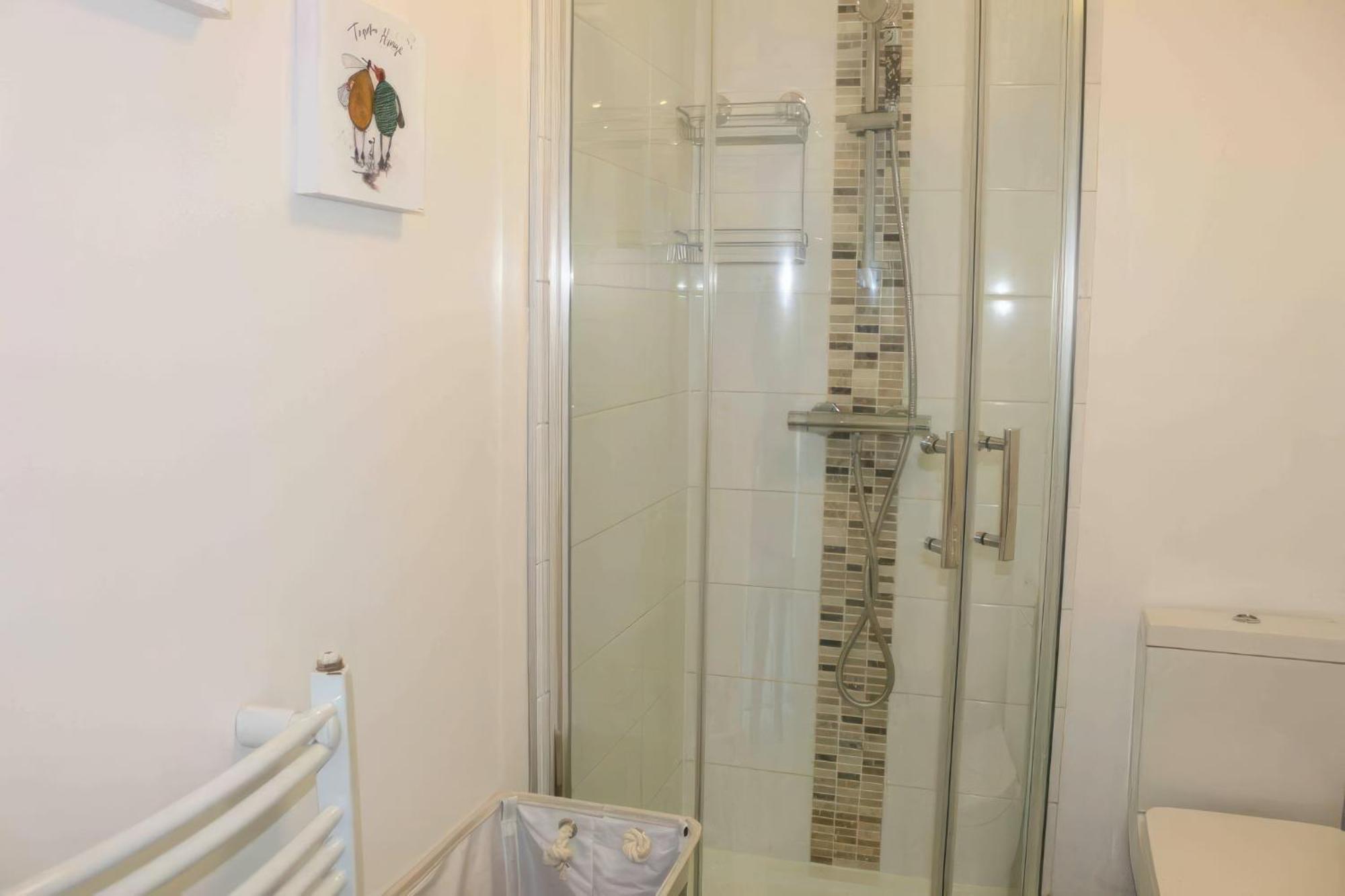 Lovely 2 Bed 2 Bath Flat With Free Parking Poole Exterior foto