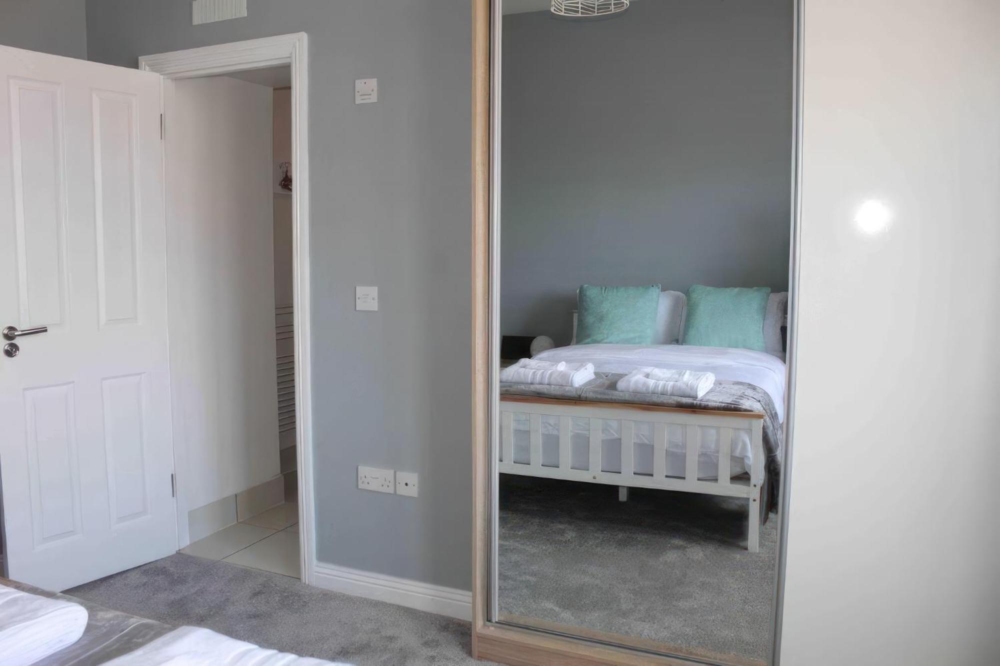Lovely 2 Bed 2 Bath Flat With Free Parking Poole Exterior foto