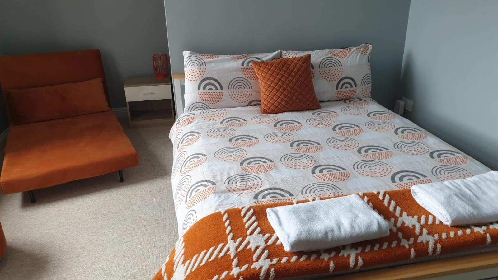 Lovely 2 Bed 2 Bath Flat With Free Parking Poole Exterior foto